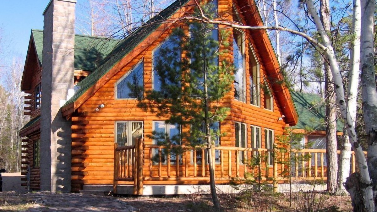 Big Bay Cabin | Stunning Views From Beautiful Log Home On The Shore Of Lake Superior.