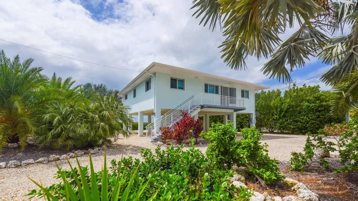 Breezeswept Beach Estates House | Stunning views from this 3 bedroom 2 bath home with heated pool