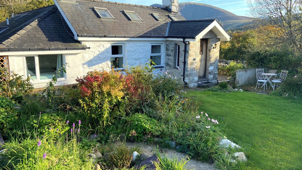 Brynrefail Cottage | Stunning views of Snowdonia Mountains