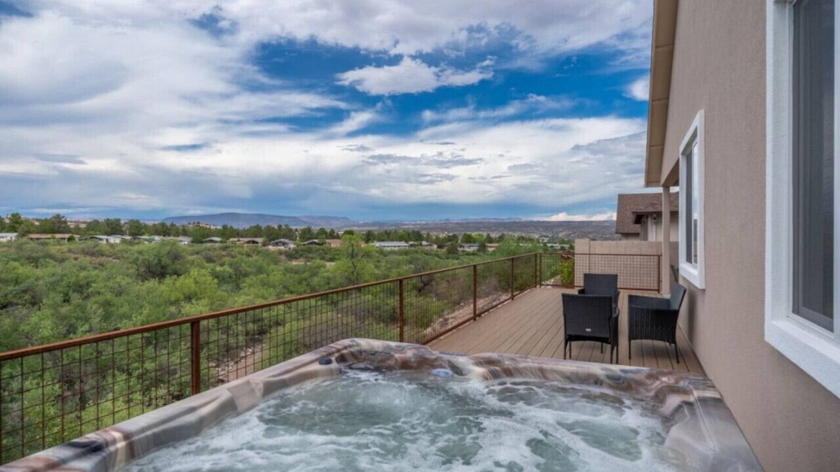 Cottonwood House | Stunning Views + Hot Tub + Location! 2 bed/2 bath
