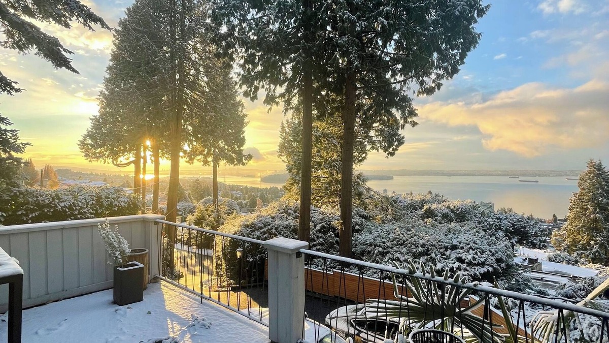 West Vancouver House | Stunning Views in West Vancouver w/Pool + Hot Tub close to Downtown Vancouver