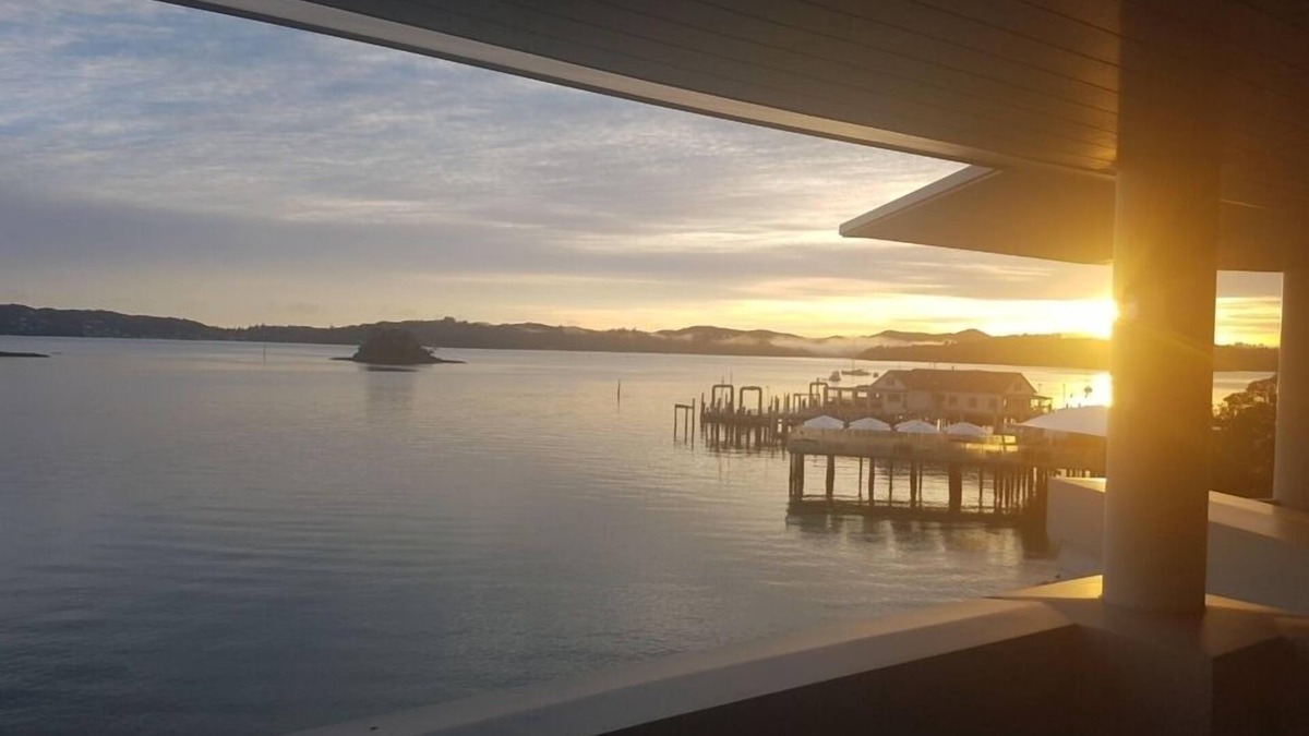 Paihia Apartment | Stunning Views - Oceanfront Penthouse Apartment
