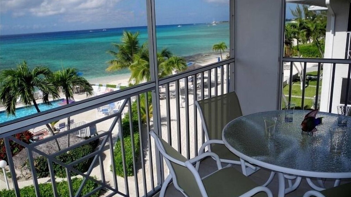 Seven Mile Beach Condo | Stunning Views of 7~MB~ Top Floor End-#46 Discovery Point Club