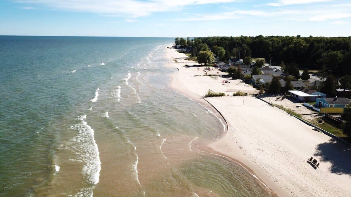 Oscoda House | Stunning views of Lake Huron