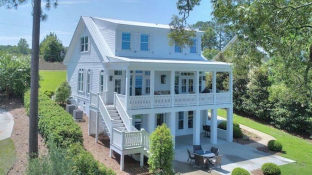 Warwick House | Stunning views of Lake Blackshear!