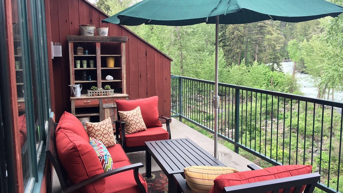 Bigfork Condo | Stunning views of the river - Book NOW for October - Fall Peeping!