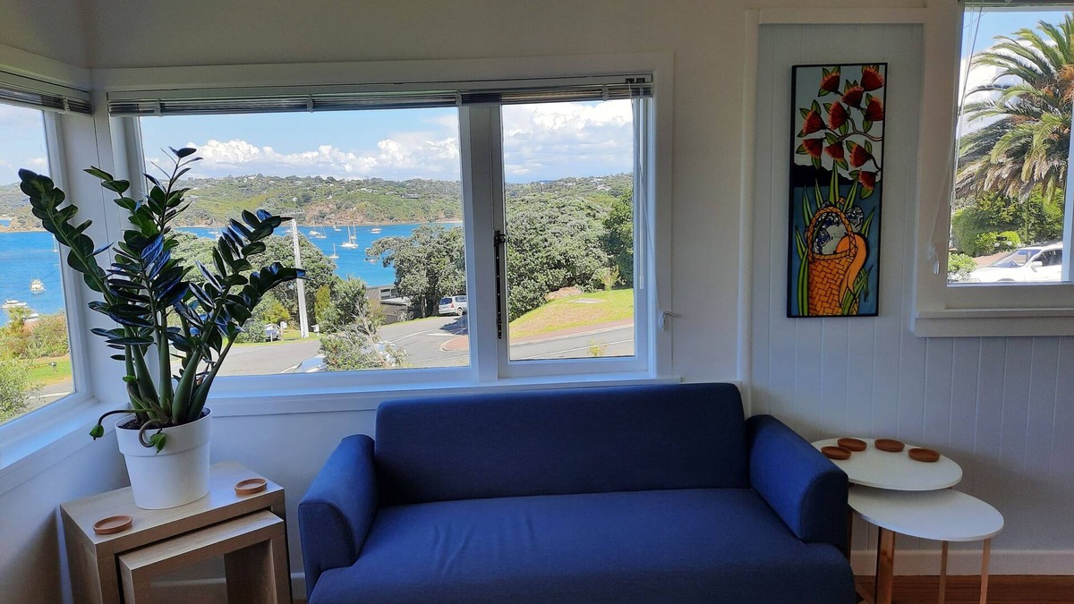 Oneroa House | Stunning views over Oneroa Bay