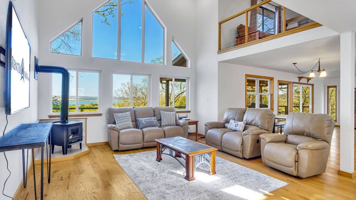 Blue Eye House | Stunning Views-Path to Lake-Free Daily Attraction Tickets-20 Min to Branson