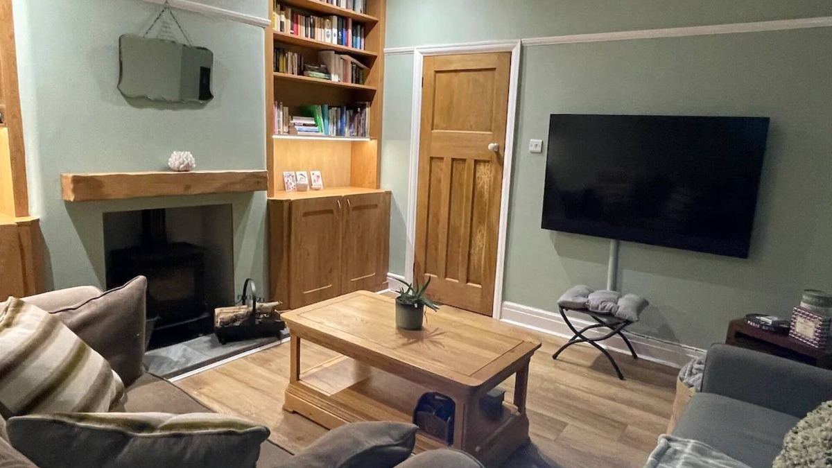 Padfield House | Stunning Views Pet-Friendly Sleeps 6 Great Walks| Pass the Keys