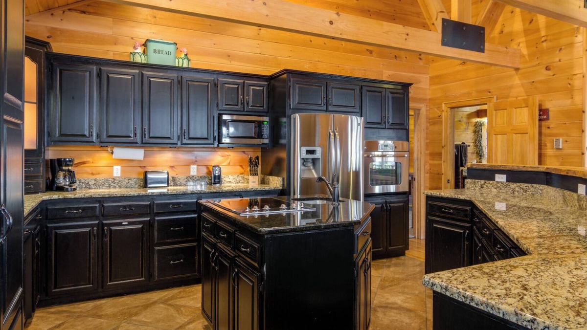 Hemp Cabin | STUNNING VIEWS-PRIVATE SPACIOUS RETREAT-MASTER ON MAIN-POOL TABLE-ARCADE-FIREPIT