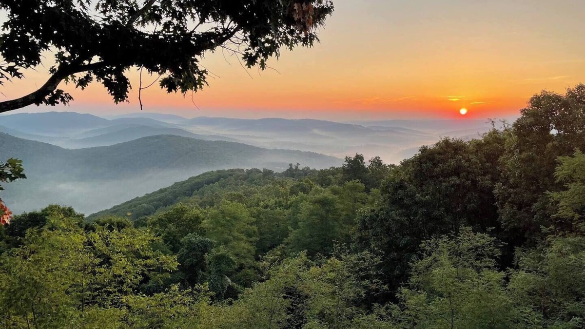Mathias Cabin | Stunning Views: Secluded 5 bedroom Mountain Homen