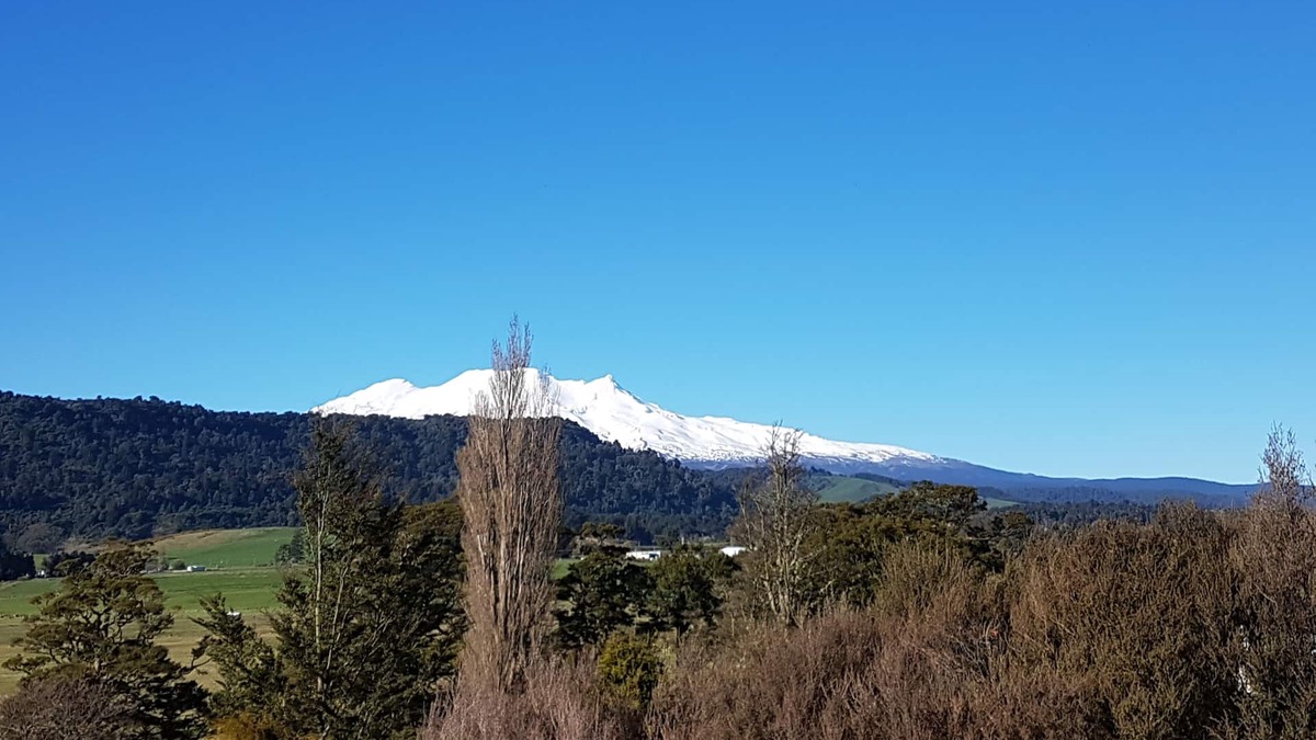 Ohakune House | Stunning Views, Warm, Central & Quiet Little HillnBiking, Skiing, Tramping +more