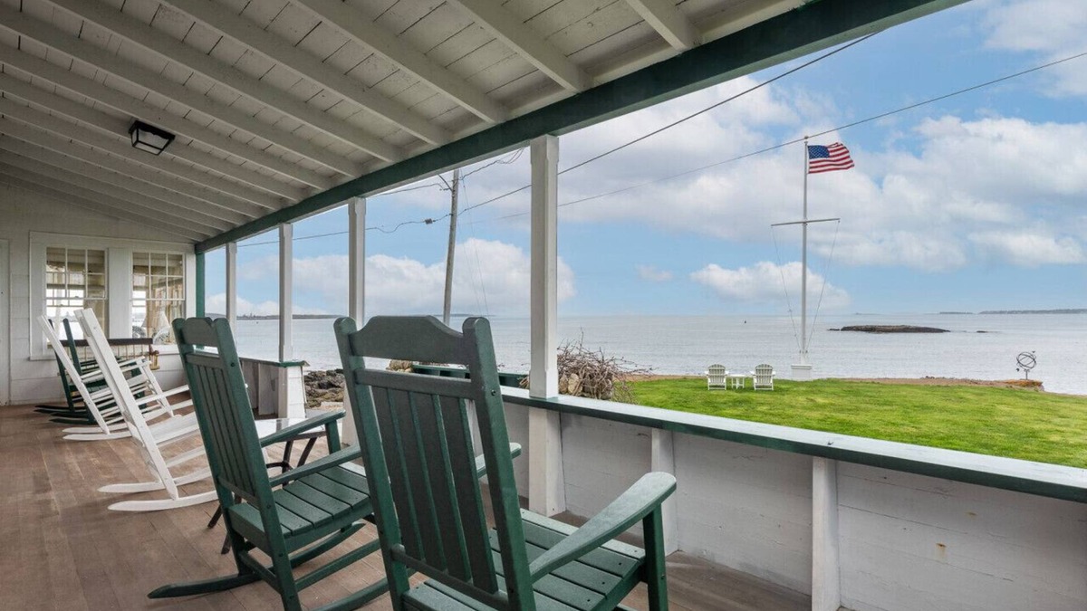 Ocean Point House | Stunning Views with Walks to the Beach and a short walk to pay and play tennis