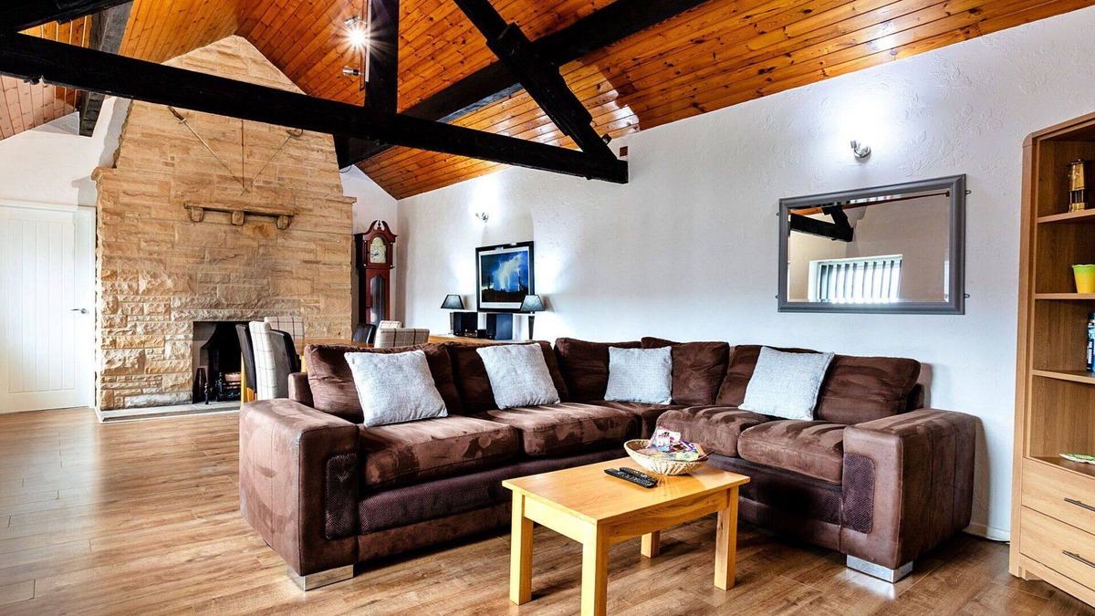 Ferryhill House | Stunning villa for 8 guests with WIFI, TV, pets allowed and parking