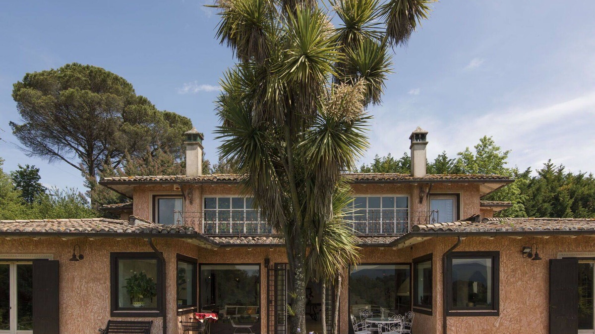 Genazzano Villa | Stunning villa for 14 guests with hot tub, A/C, pool, WIFI, TV, pets allowed and parking