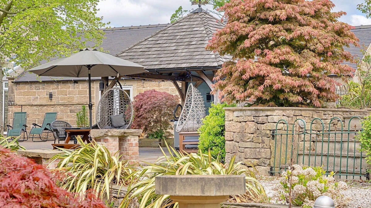 Tansley House | Stunning villa for 2 guests with WIFI and parking