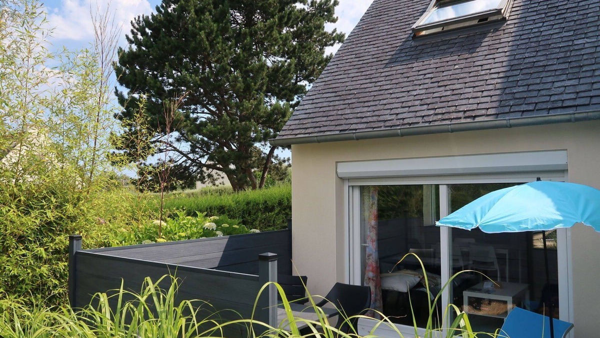 Locquirec House | Stunning villa for 3 people with WIFI, TV, patio, pets allowed and parking