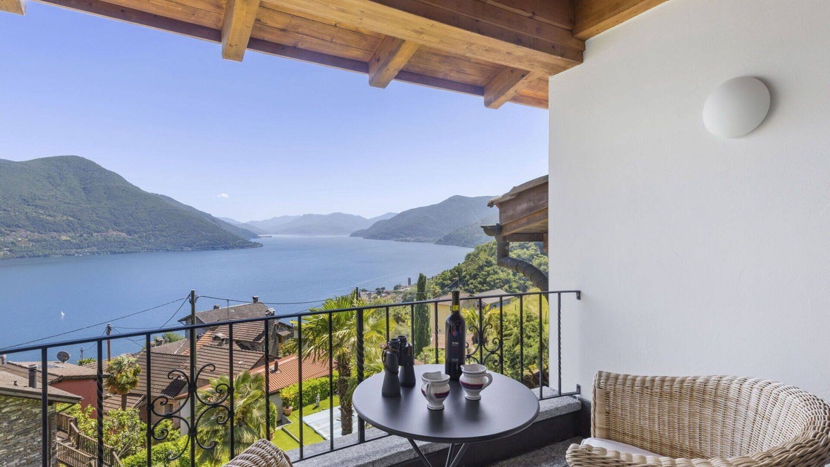 Brissago House | Stunning villa for 4 guests with WIFI, TV and patio