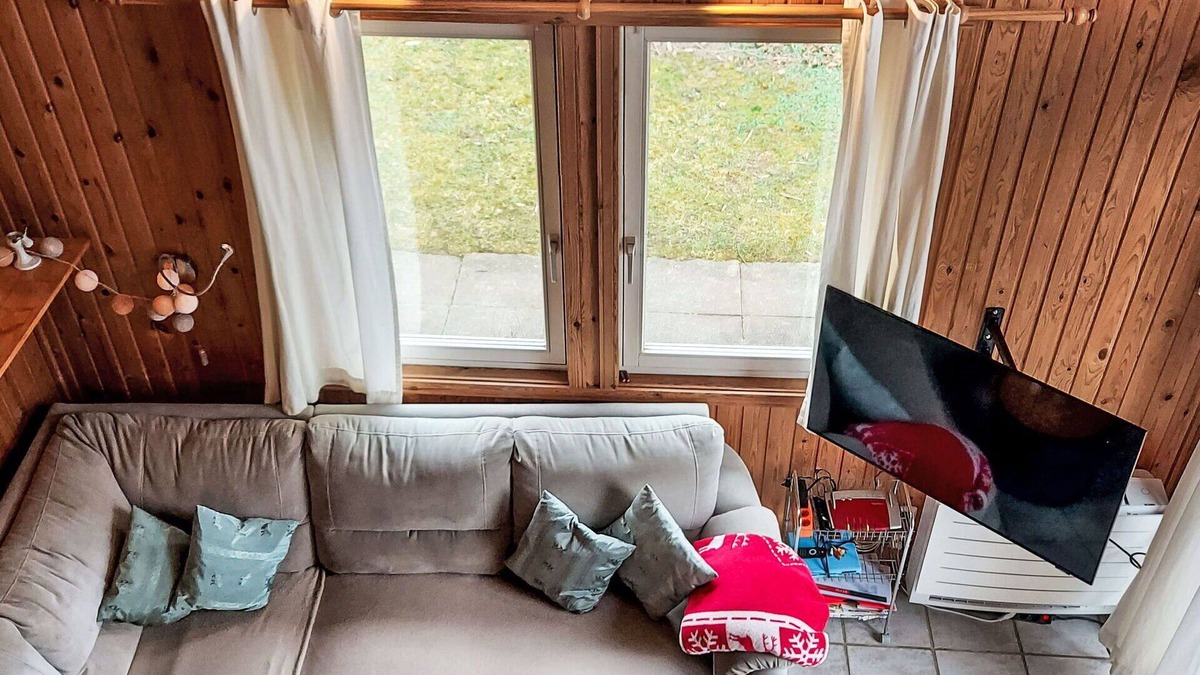 Bremke House | Stunning villa for 4 guests with WIFI, A/C, TV, terrace, pets allowed and parking