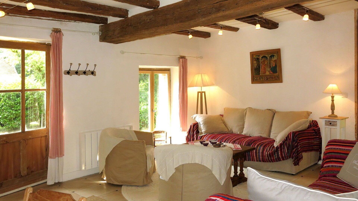 Onzain House | Stunning villa for 4 guests with WIFI, terrace and parking