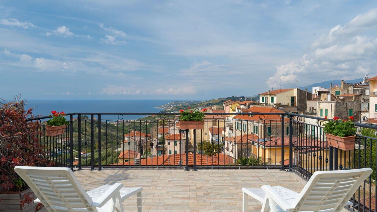Terzorio House | Stunning villa for 4 people with A/C, WIFI, TV, terrace, pets allowed and parking
