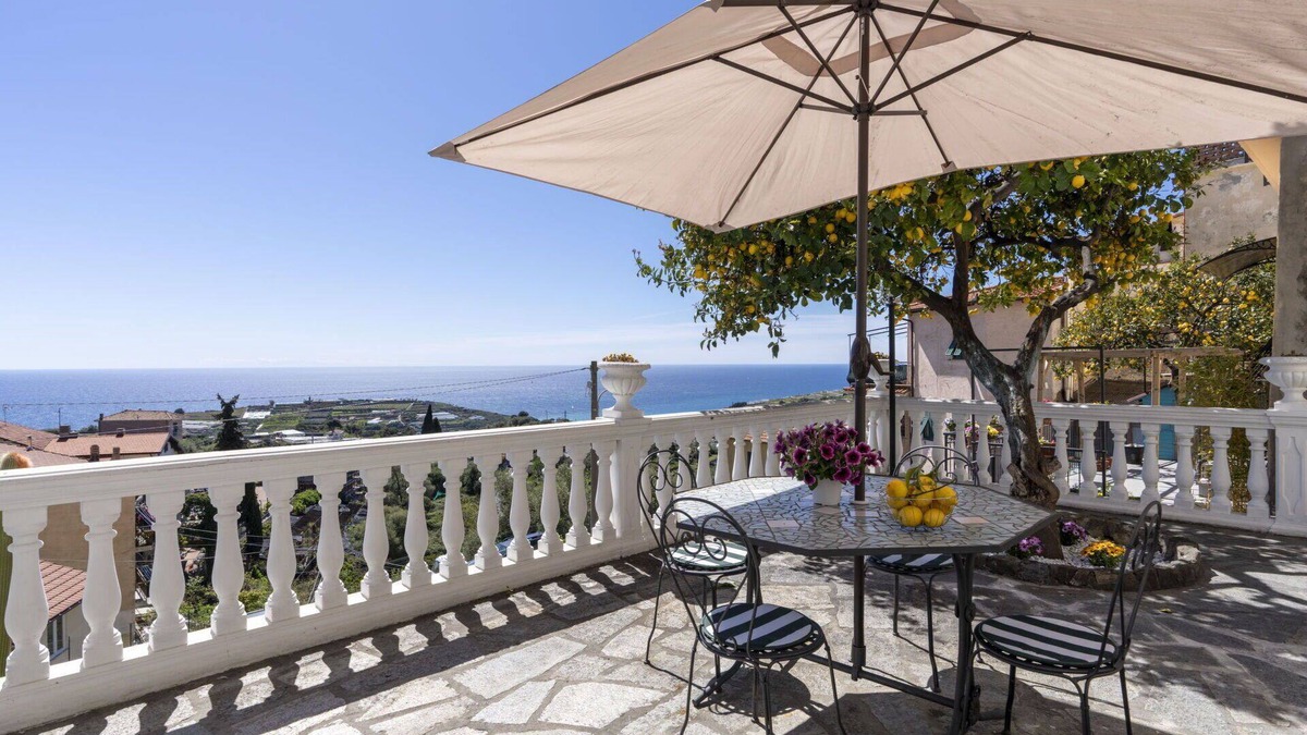 Terzorio House | Stunning villa for 4 people with WIFI, A/C, TV, pets allowed and parking