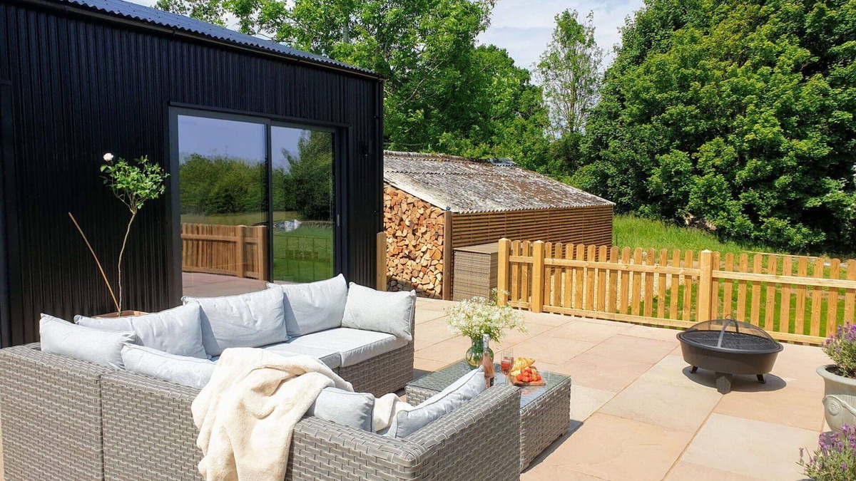 Howlett End House | Stunning villa for 4 people with WIFI, TV, terrace and parking