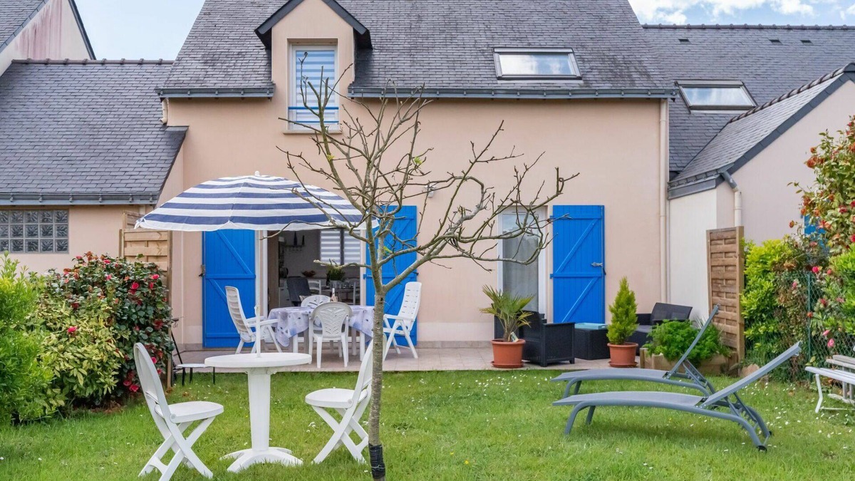 Damgan House | Stunning villa for 6 guests with WIFI, TV and terrace