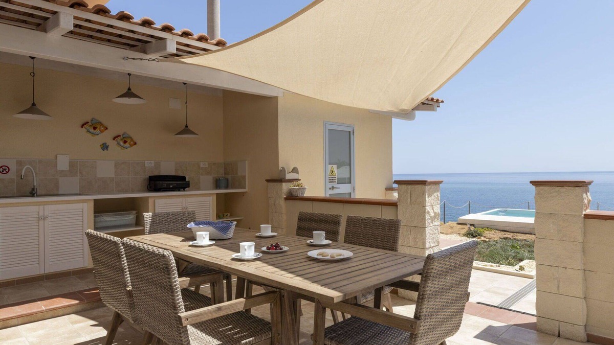 Punta Milocca House | Stunning villa for 6 guests with private pool, WIFI, A/C, TV, terrace and parking