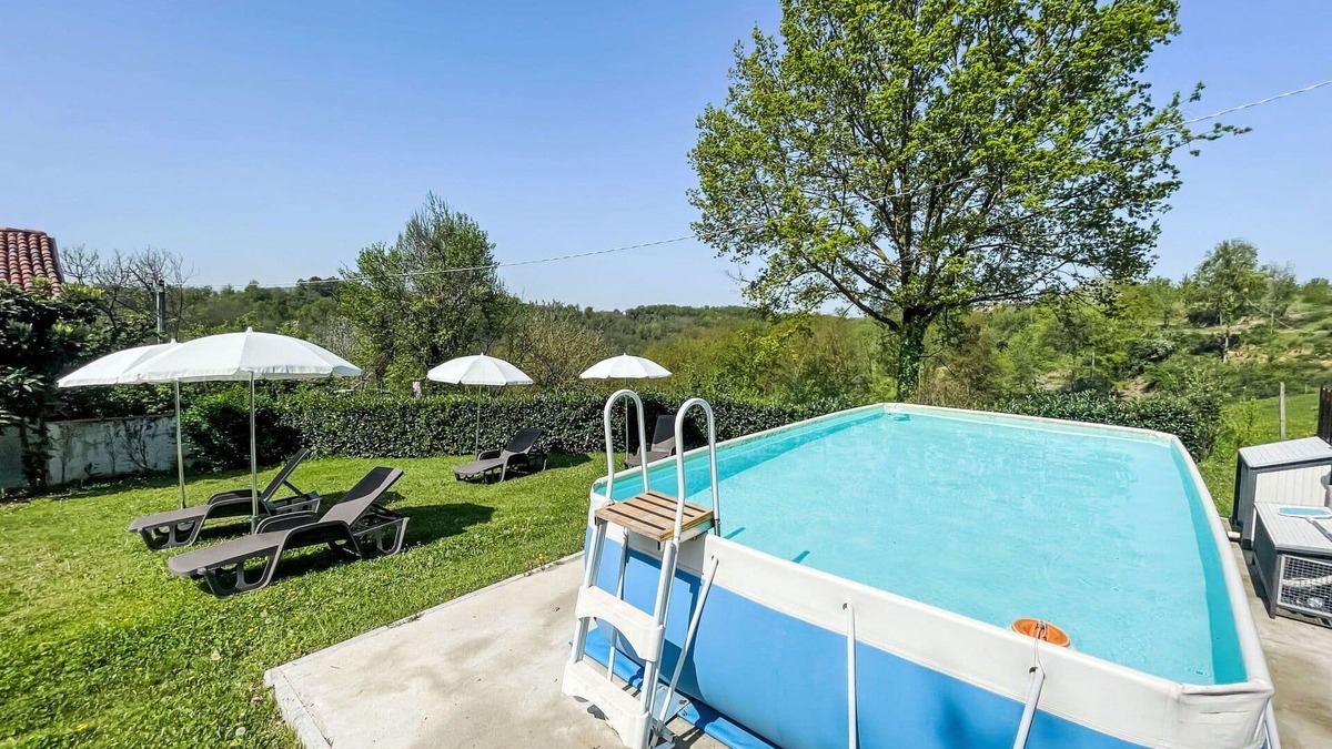 Asti House | Stunning villa for 7 guests with A/C, WIFI, private pool, TV, terrace and pets allowed