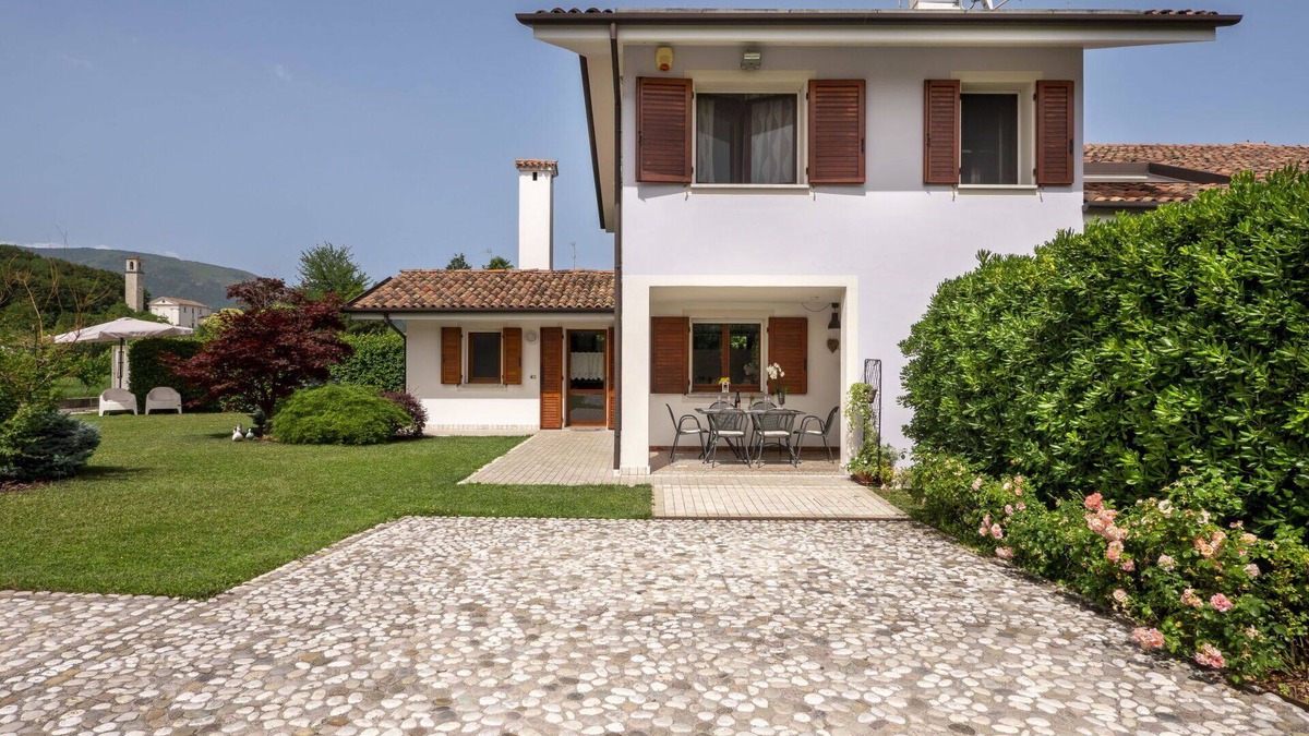 Sequals House | Stunning villa for 7 people with WIFI, A/C, TV, terrace and parking