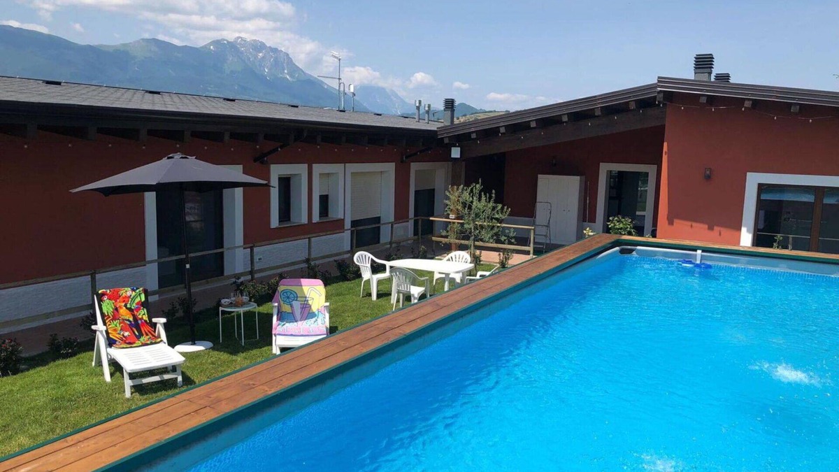 Penne House | Stunning villa for 8 people with WIFI, pool, A/C, TV, patio, pets allowed and parking