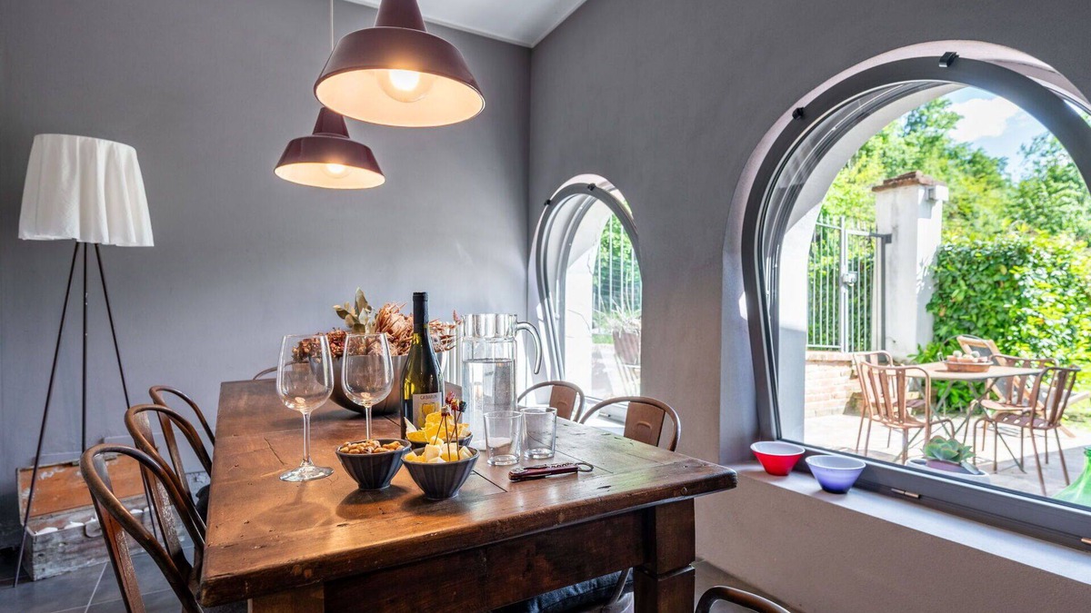 Asti House | Stunning villa for 9 people with WIFI, TV, pets allowed and parking