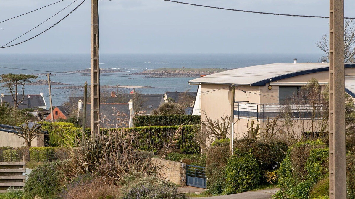 Saint-Pabu House | Stunning villa for 4 people with WIFI, TV, pets allowed and parking