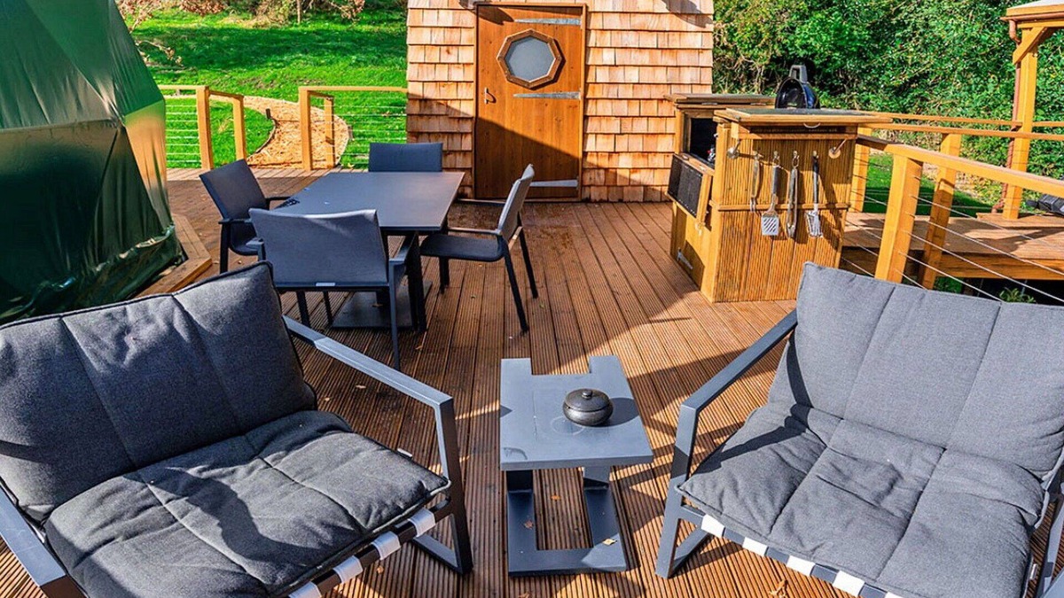 Chiddingstone Hoath House | Stunning villa for 4 people with hot tub, WIFI, terrace and parking