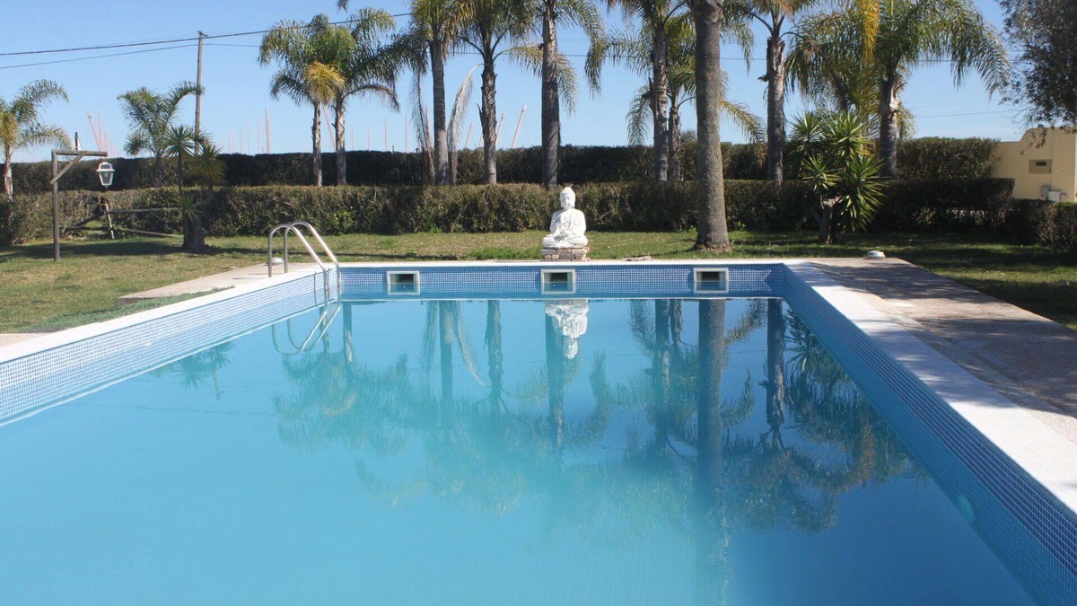 Montijo House | Stunning villa for 6 guests with A/C, WIFI, pool, TV, terrace and parking