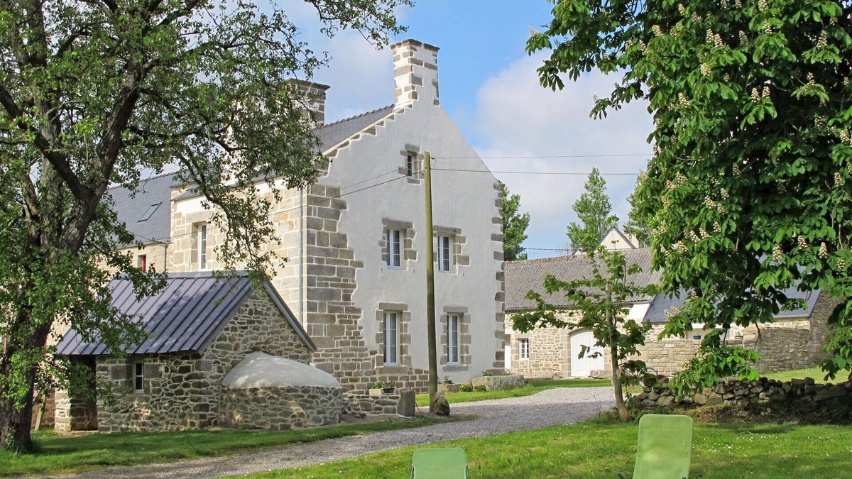 Plouneour-Trez Villa | Stunning villa for 4 people with WIFI, TV, terrace, pets allowed and parking