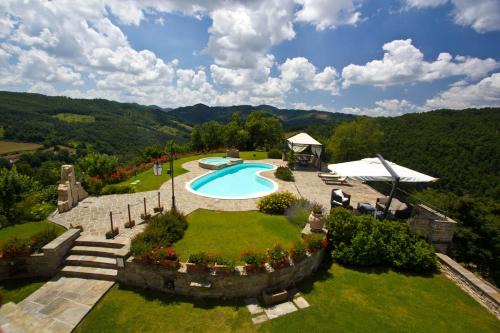 Apecchio Villa | Stunning villa with pool, Jacuzzi and wonderful view