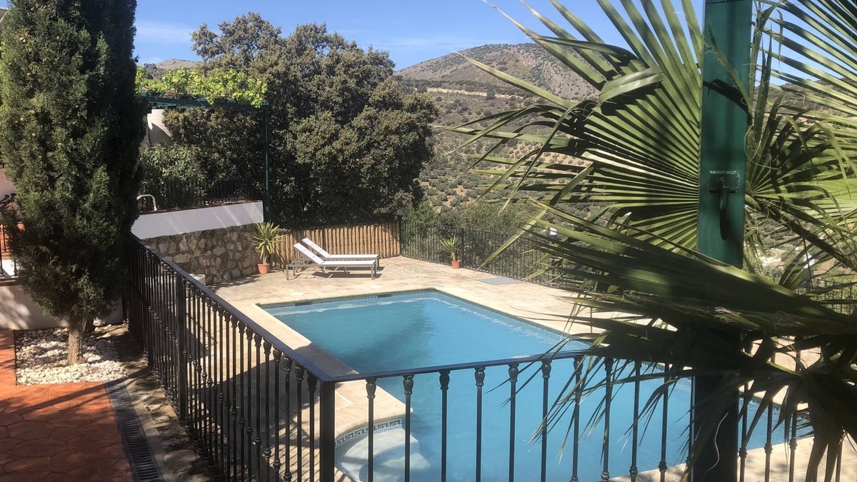 Iznajar Villa | Stunning Villa with private pool, lake and mountain views
