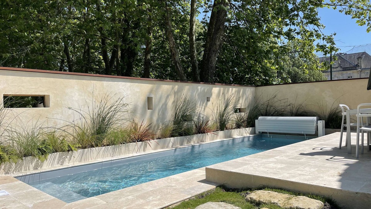 Berson Cottage | Stunning vineyard cottage with pool and terrace