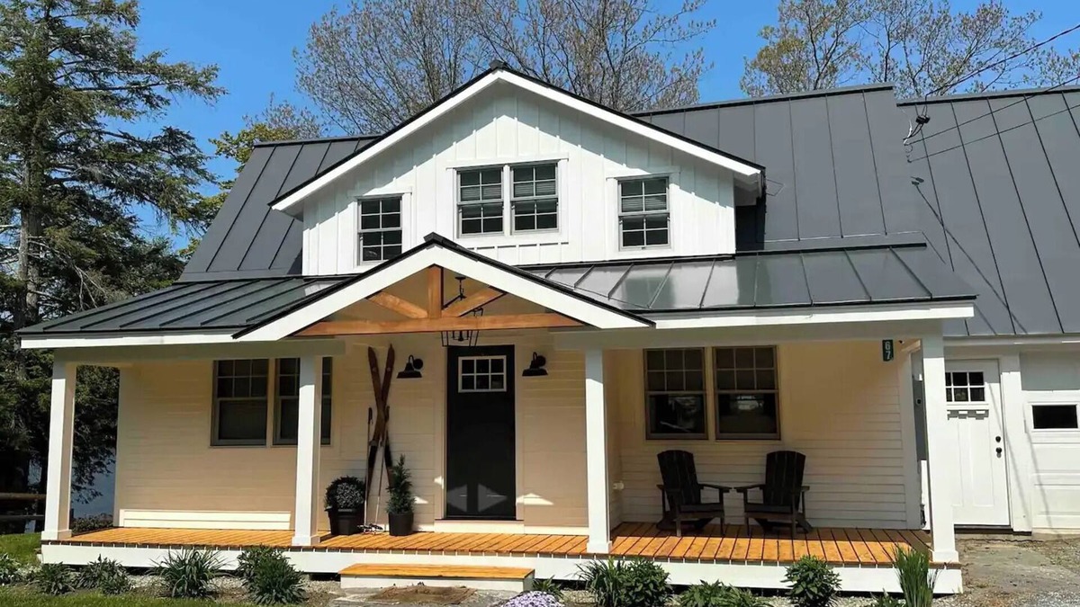 Ludlow House | Stunning VT Lakefront and Ski House - Hottub, Fast Wifi, A/C, & Firepit