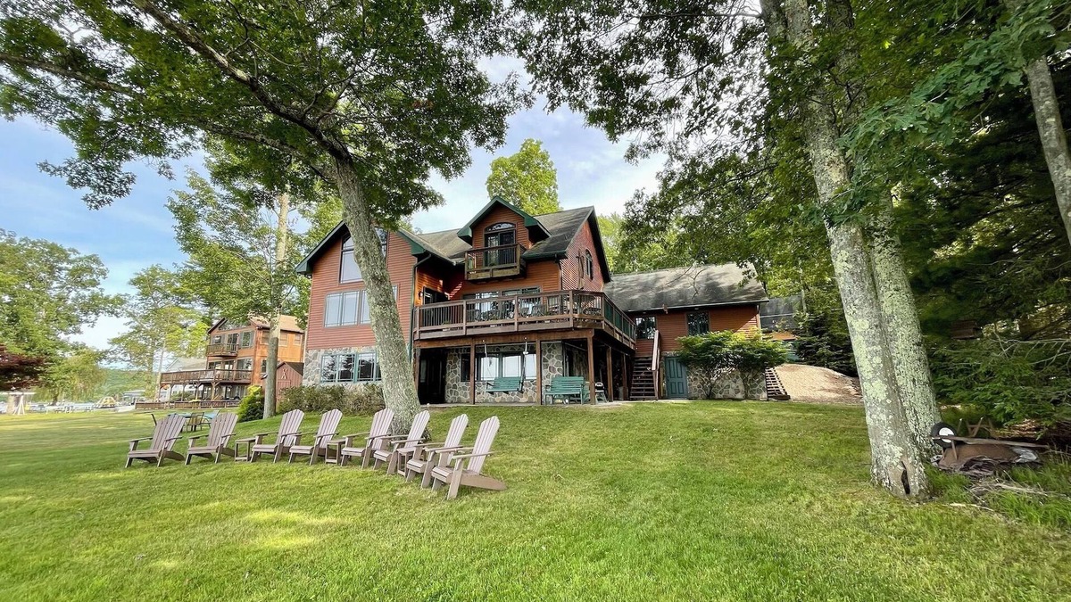 Tafton House | Stunning Wallenpaupack Lakefront with panoramic views and gentle slope