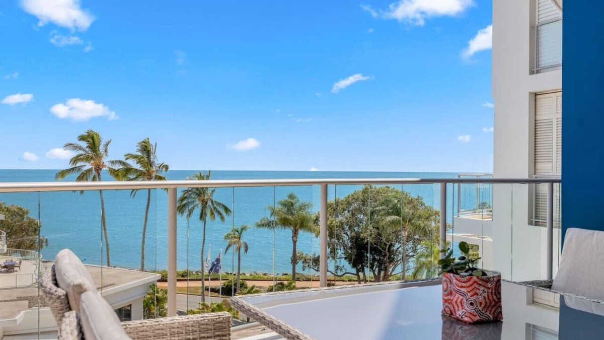 Urangan Apartment | Stunning Water View Apartment - Pool, Gym, Parking