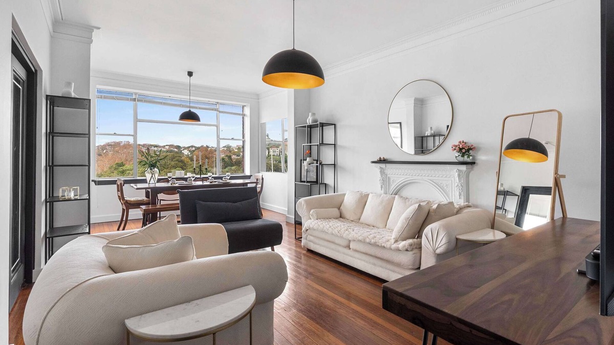 Elizabeth Bay Apartment | Stunning Waterfront Haven with Majestic Views