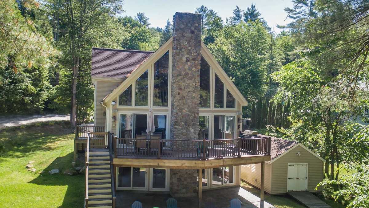Naples House | Stunning waterfront Chalet in Sebago Cove