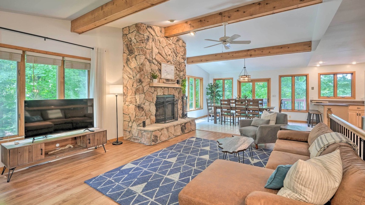 Putnam House | Stunning Waterfront Home w/ Fireplace & Grill