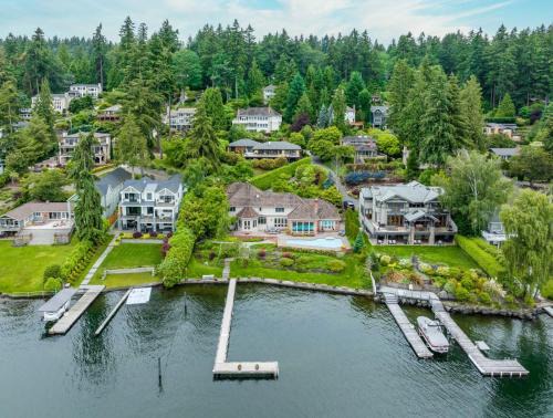 Mercer Island Ski Chalet | Stunning Waterfront Mansion with Pool and Hottub