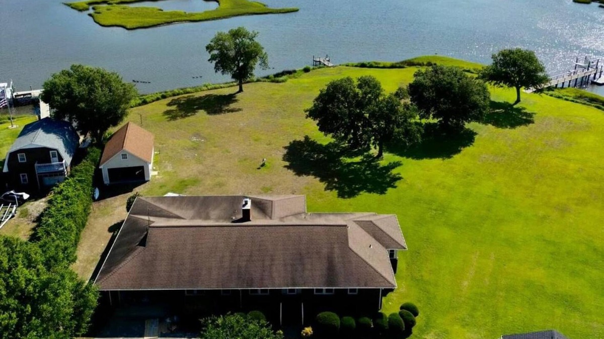 Hubert House | Stunning waterfront views; 4-bedroom house directly on Intracoastal waterway!