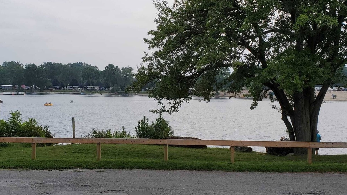 Sherkston Cottage | Stunning waterview, walk to the beach specious cottage on Lake Erie