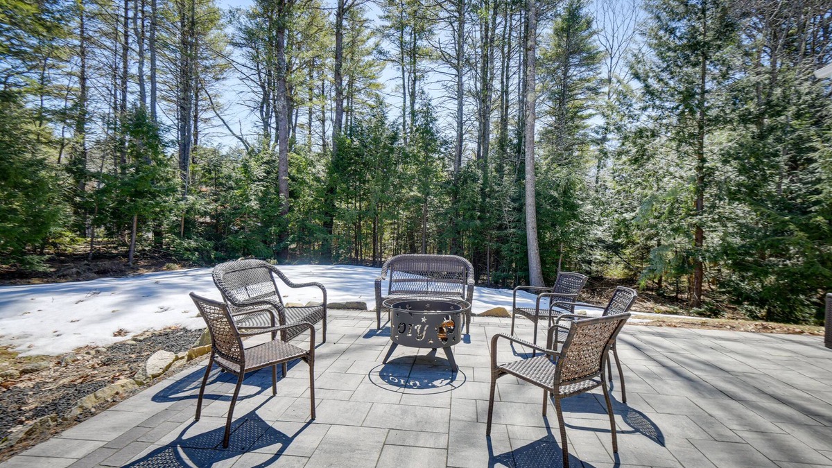 Wells House | Stunning Wells Home w/Fire Pit & Porch!